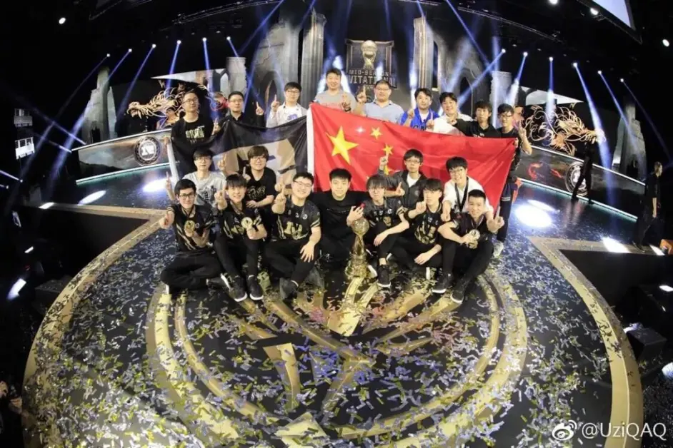 九游会竞猜 -Uzi重返赛场,战术调整首场状态出色,篮网观众沸腾!的简单介绍
