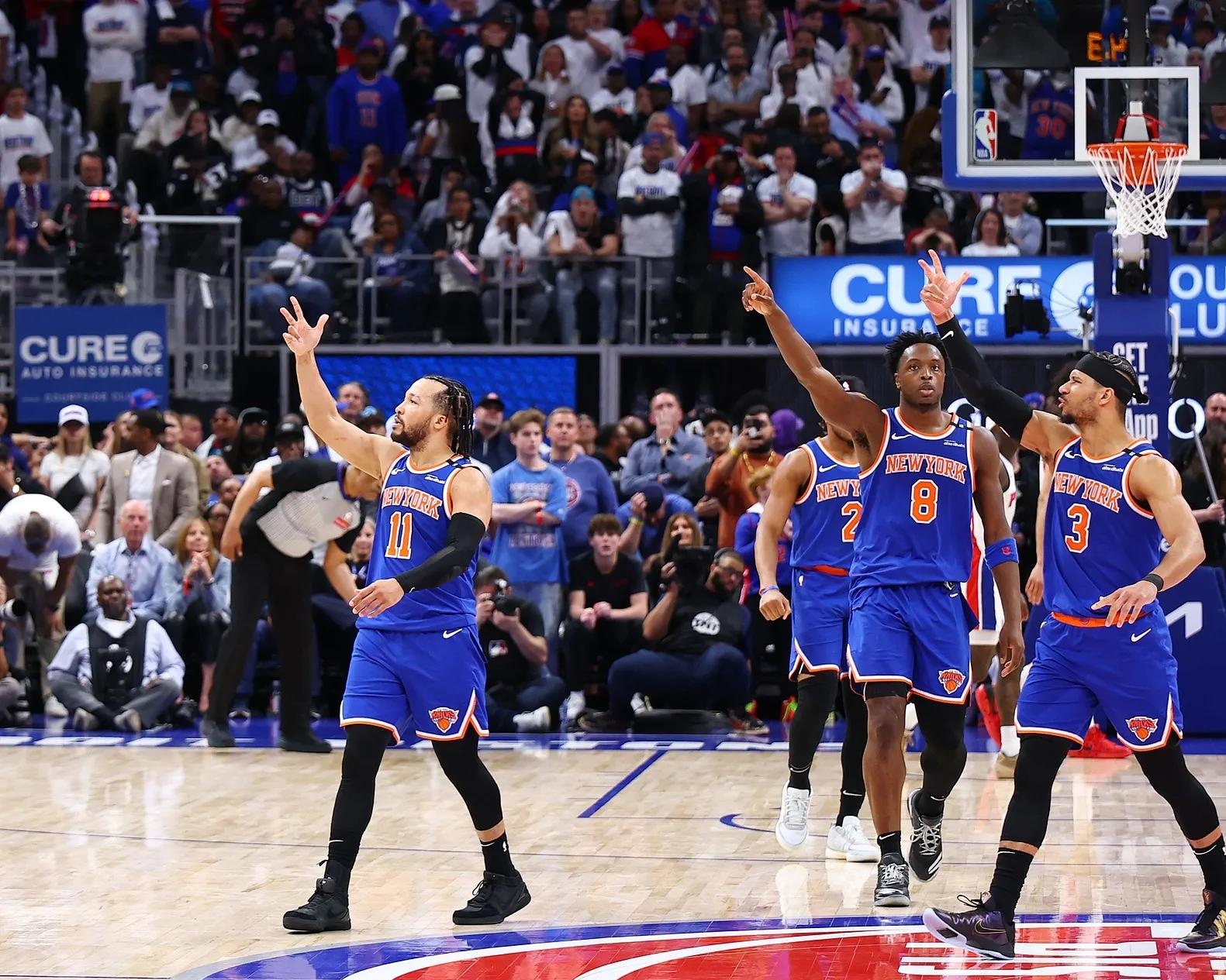 关于集结日纽约尼克斯调整名单以备CBA季后赛，迎来里程碑环节打磨，目标明确，更衣室氛围转暖的信息